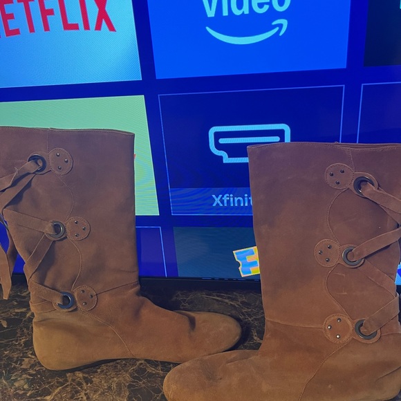 Michelle D, Stylish Brown Suede Boots - Picture 7 of 7